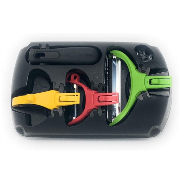 Tupperware Click Series Peeler - Picture 1 of 2